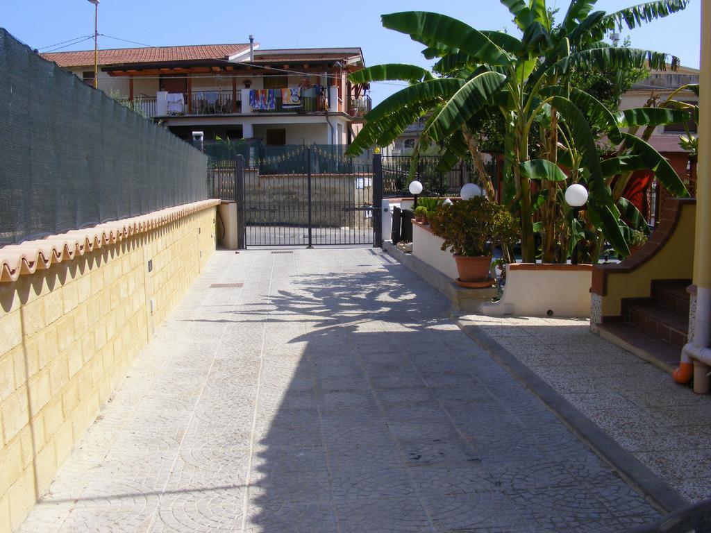 B&B Terra Del Sole Сан-Леоне Экстерьер фото